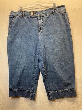 Women Capri Summer Jeans Nicely Faded Wide At Calf Sewn In Cuff Casual Shorts